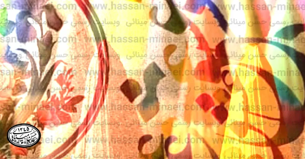 تابلو خوشنویسی سنتی نصب‌شده در اتاق نشیمن با دکور آرامش‌بخش